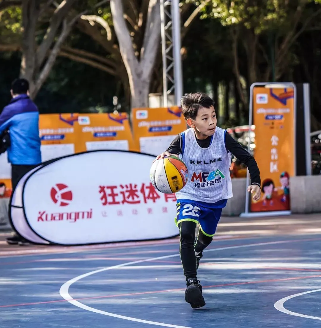 如何利用篮球青训营提升个人技术和团队协作?_1